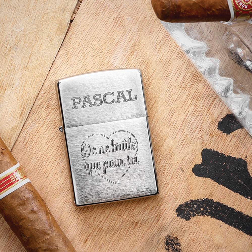 Gravure sur zippo métal