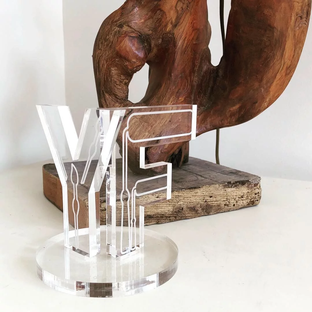 Découpe et Gravure sur trophée en plexiglass