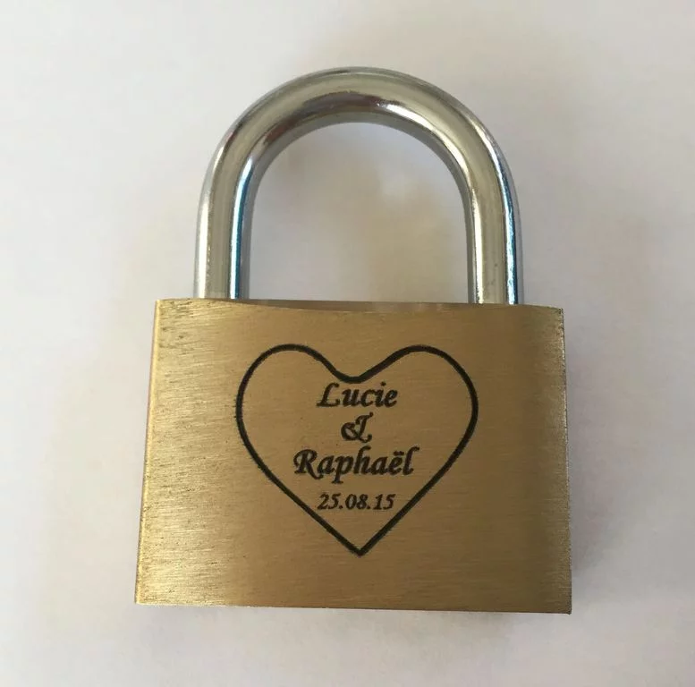 Gravure sur cadenas métal