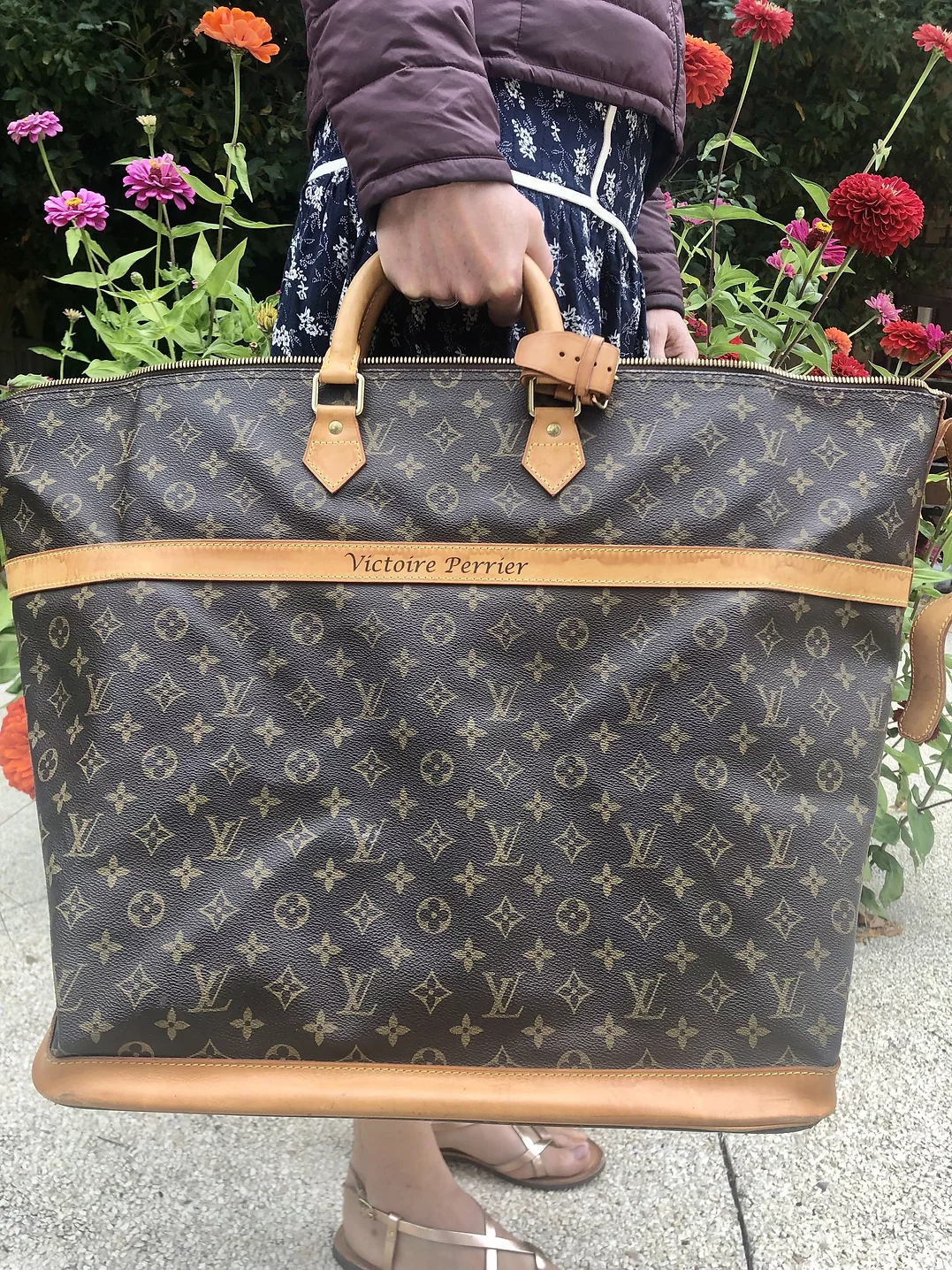 Gravure sur sac en cuir
