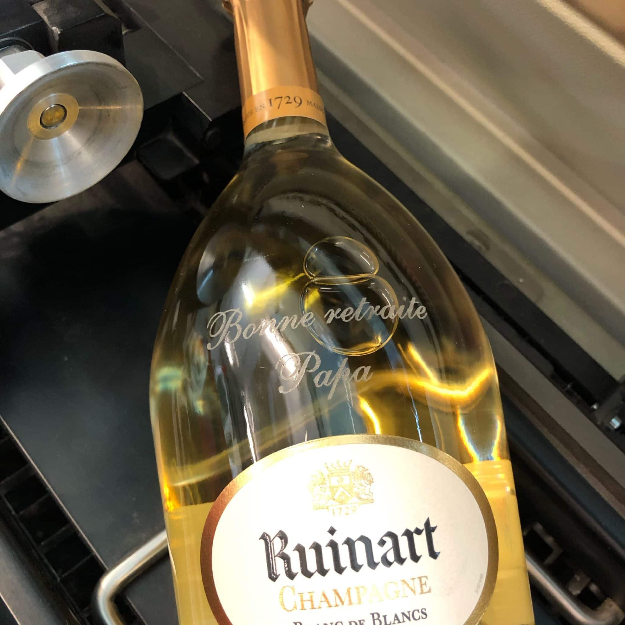 Gravure sur bouteille de champagne