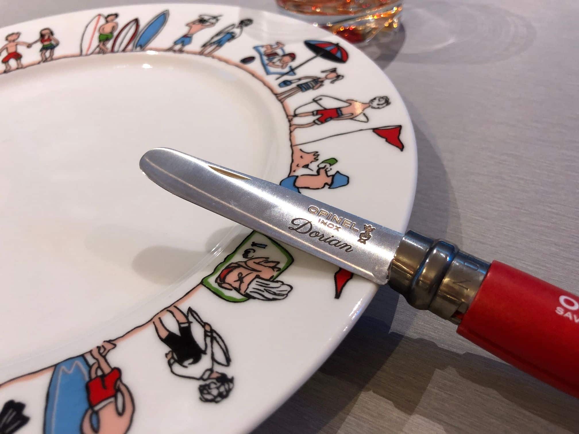 Gravure sur lame de couteau en métal