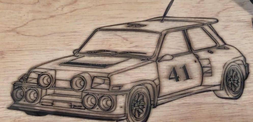 gravure-voiture-plaque-bois
