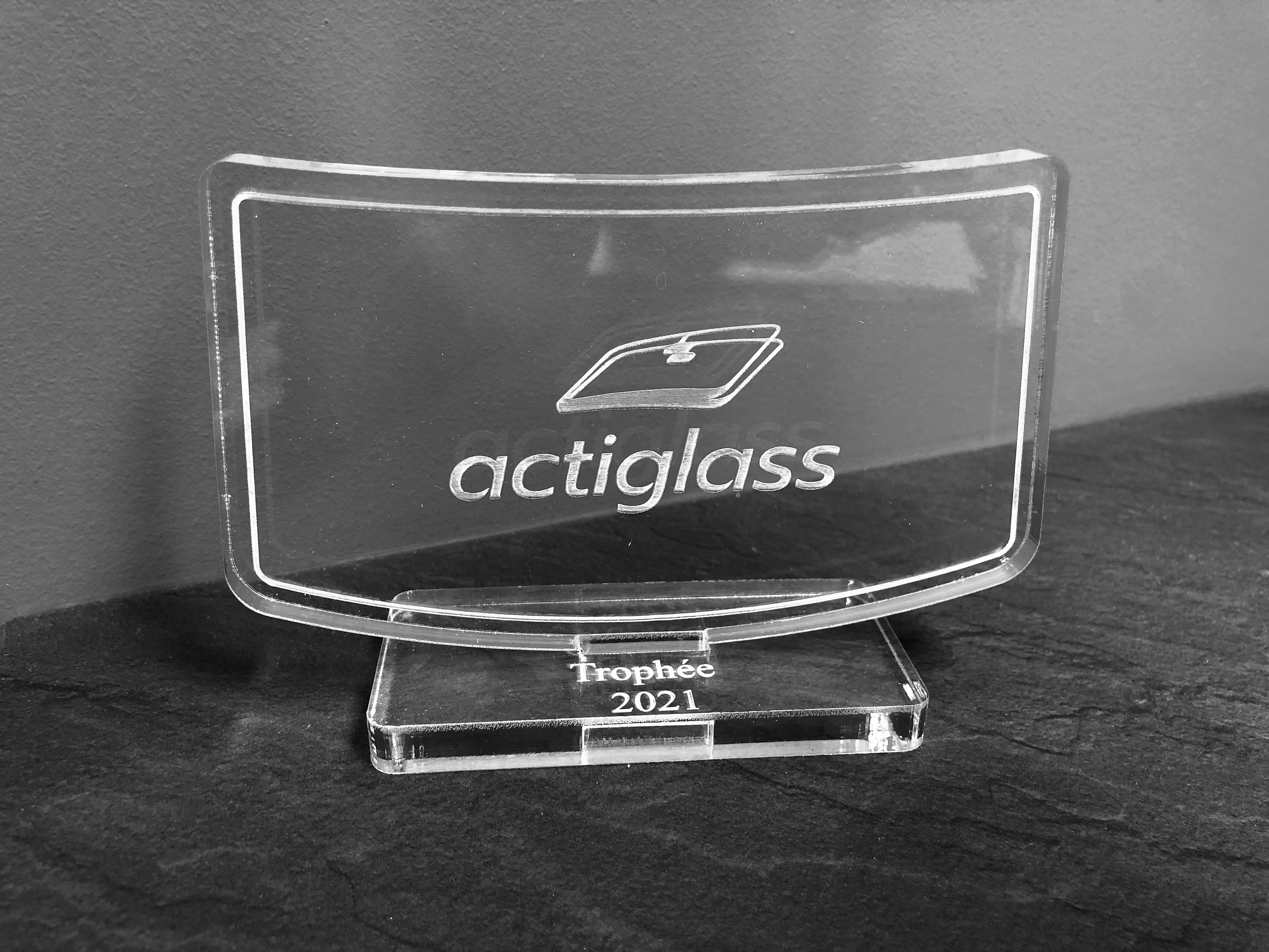 Découpe et Gravure sur trophée en plexiglass