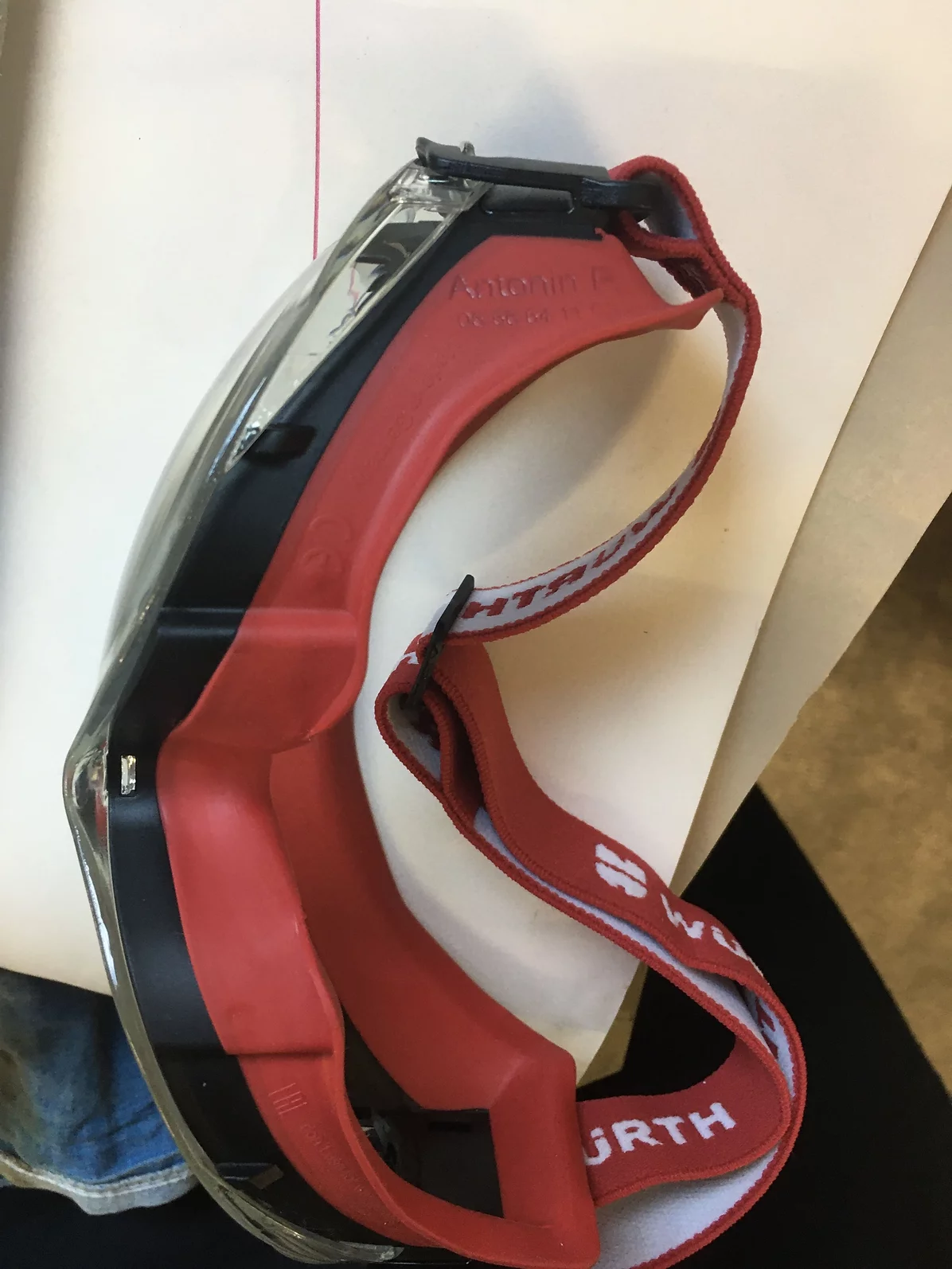 Gravure sur masque de protection plastique