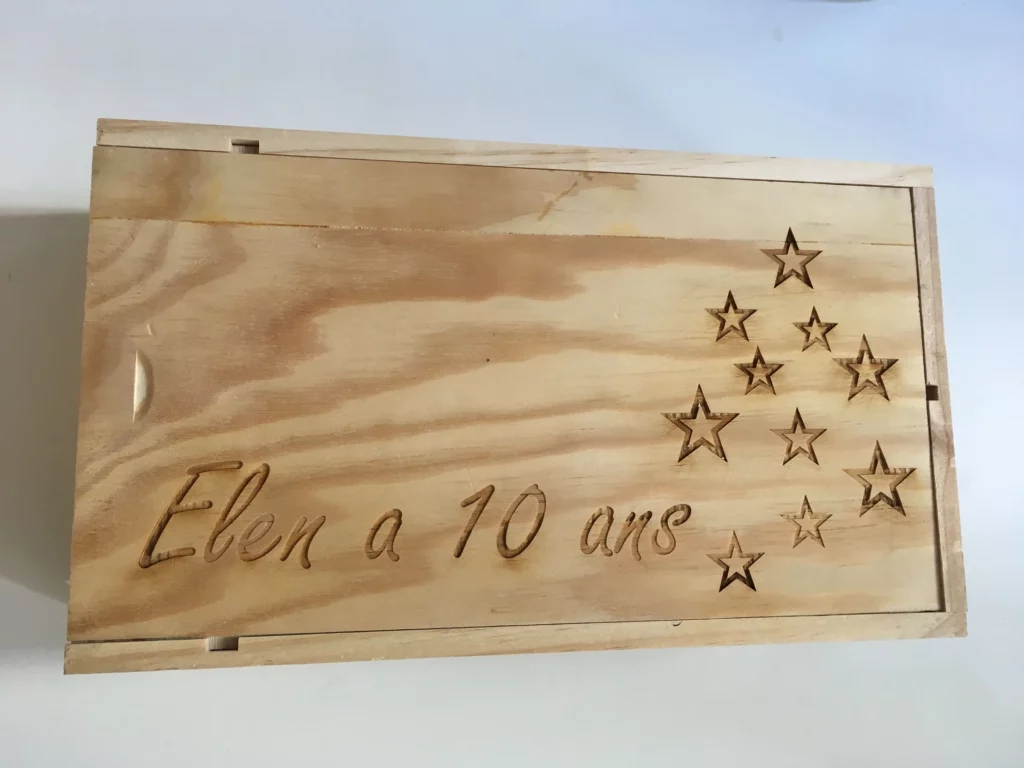 Gravure sur boite en bois