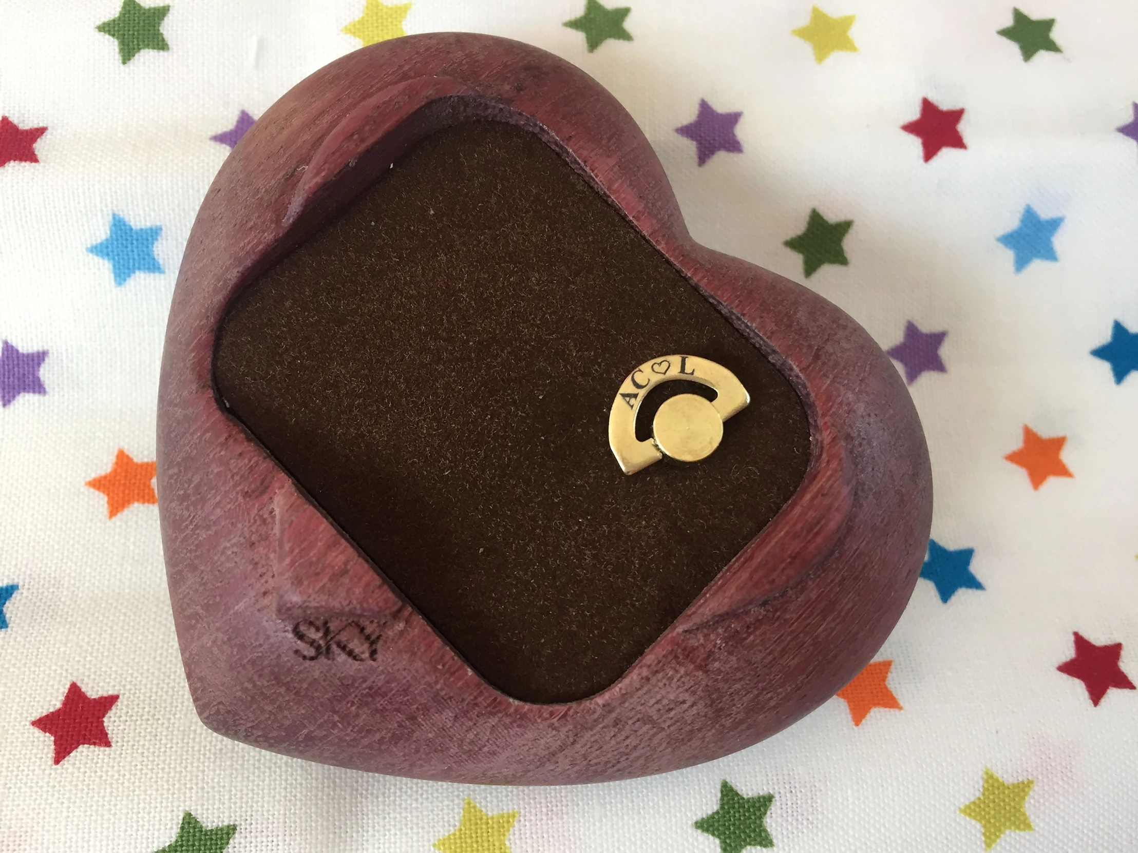 Gravure sur boucle d'oreilles