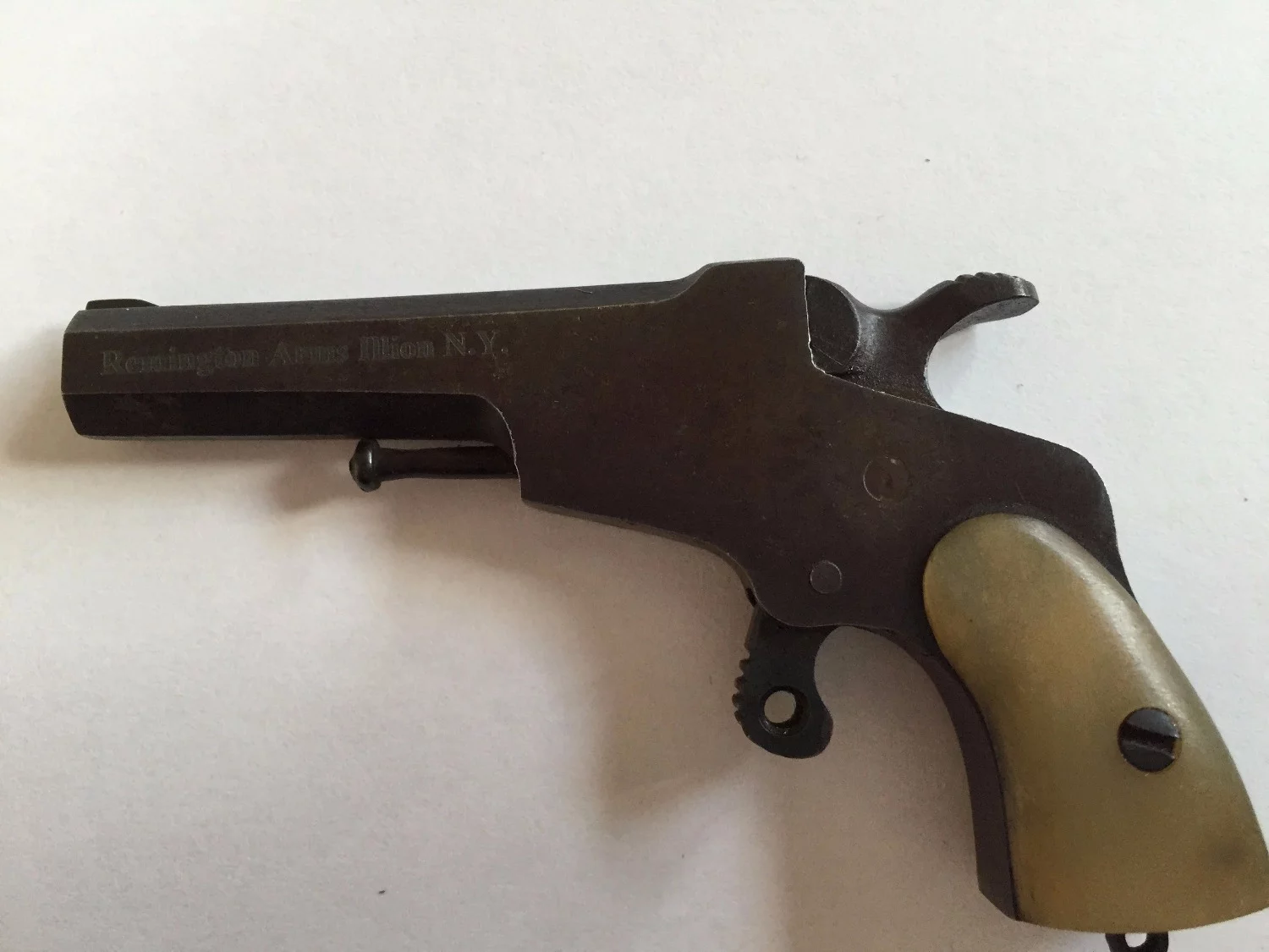 Gravure sur pistolet