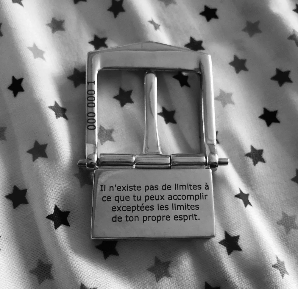 Gravure sur boucle de ceinture