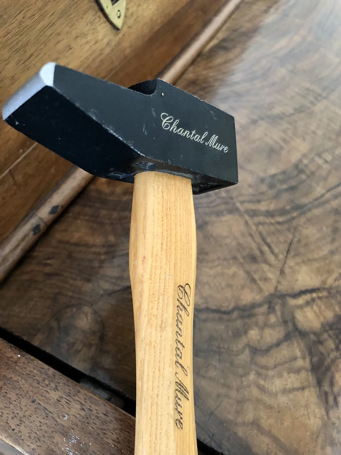Gravure sur marteau