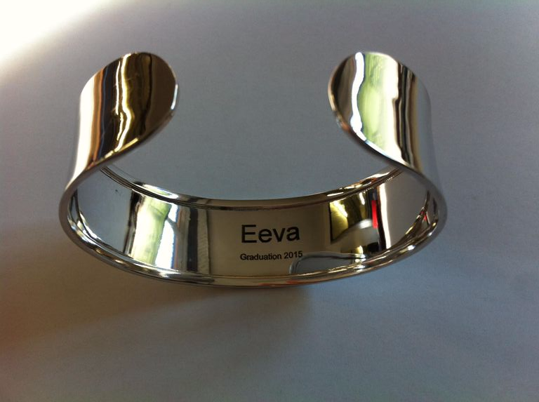 Gravure sur bracelet en métal