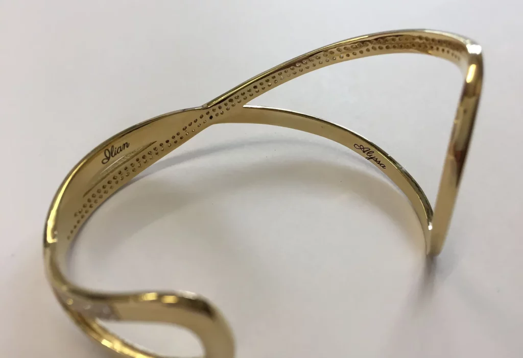 Gravure sur bracelet en métal