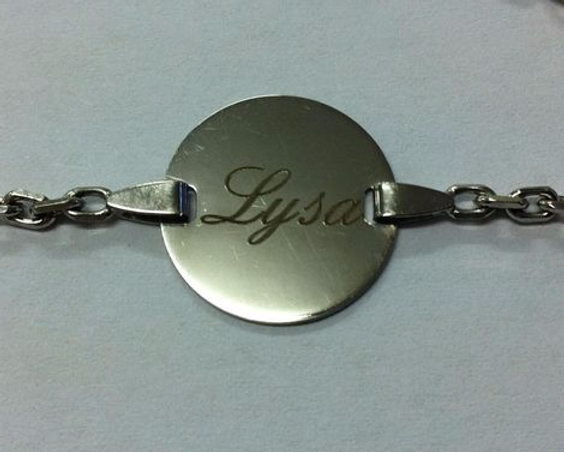 Gravure sur bracelet en métal