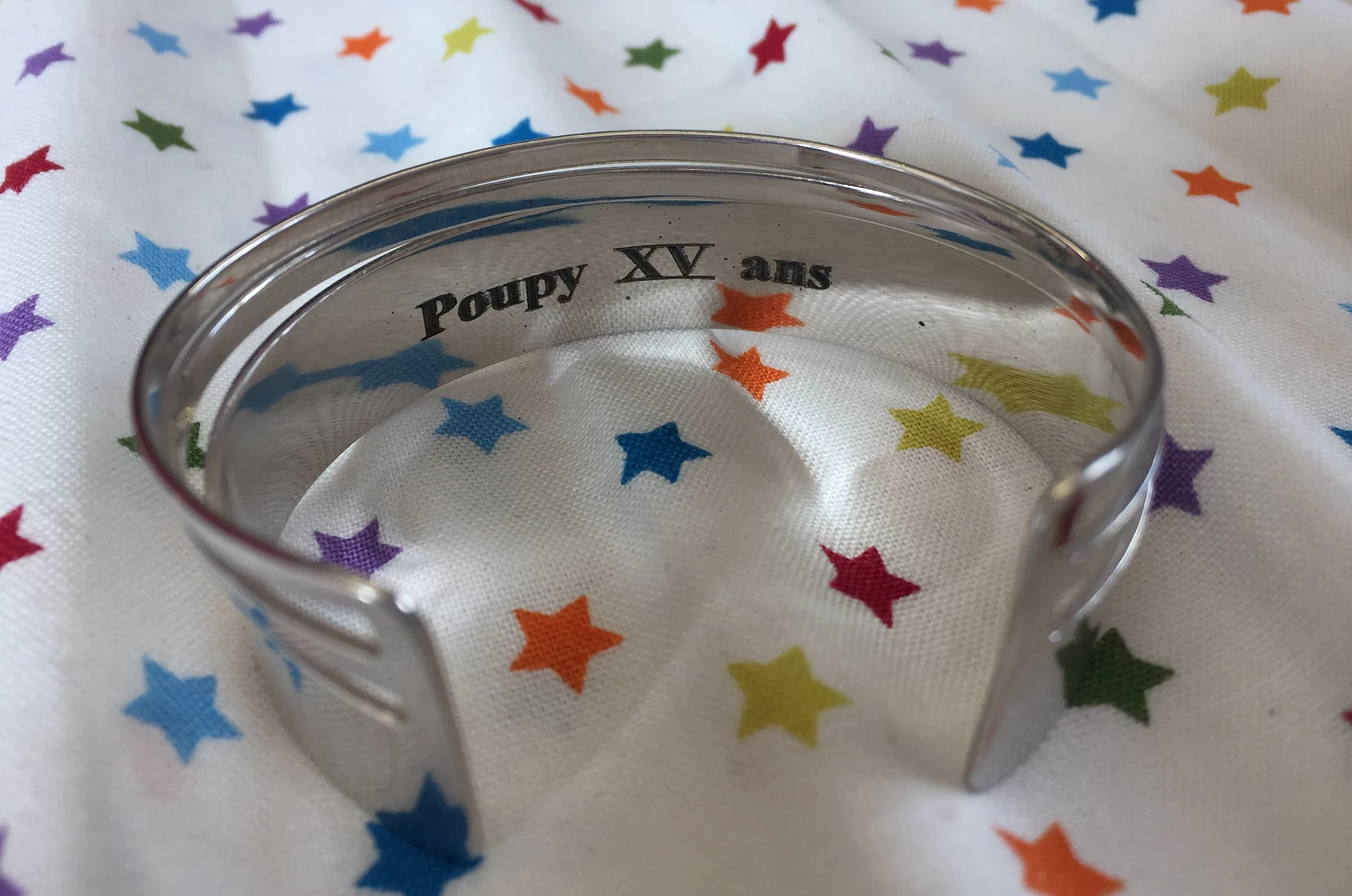 Gravure sur bracelet en métal