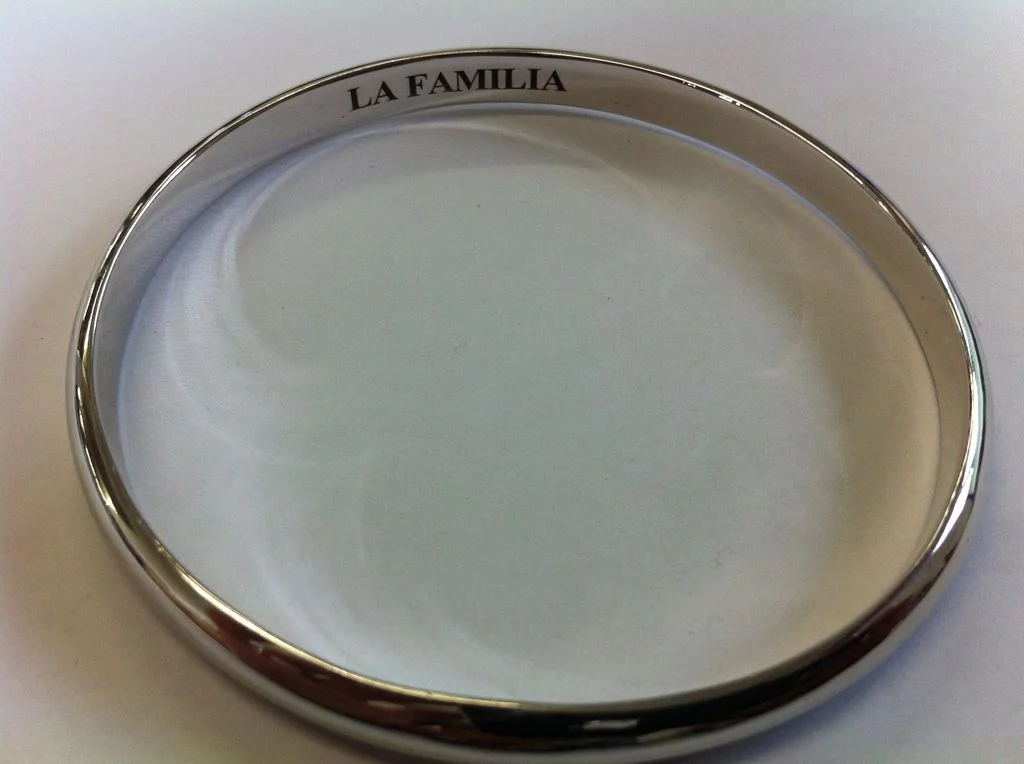 Gravure sur bracelet en métal