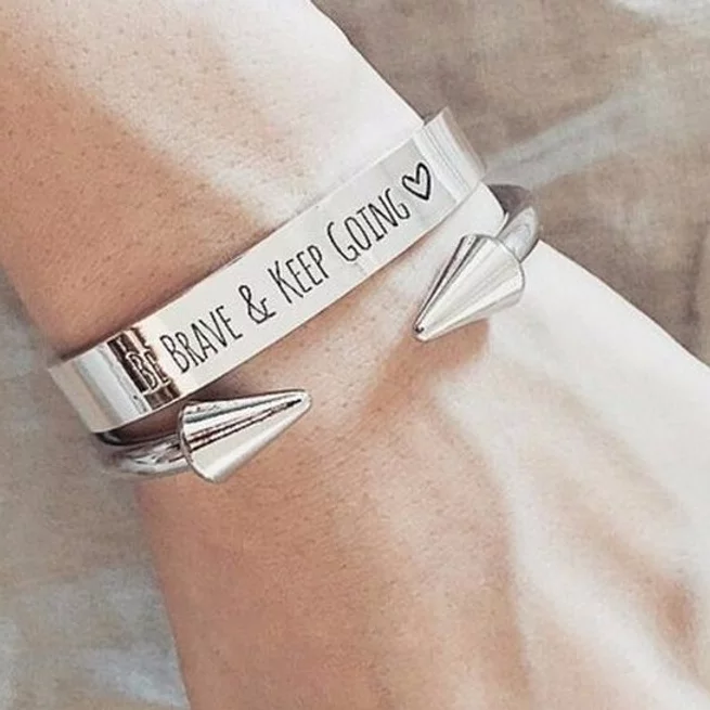 Gravure sur bracelet en métal