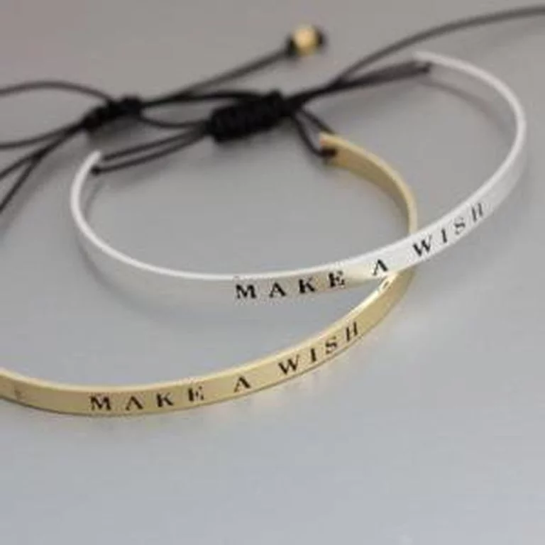 Gravure sur bracelet en métal