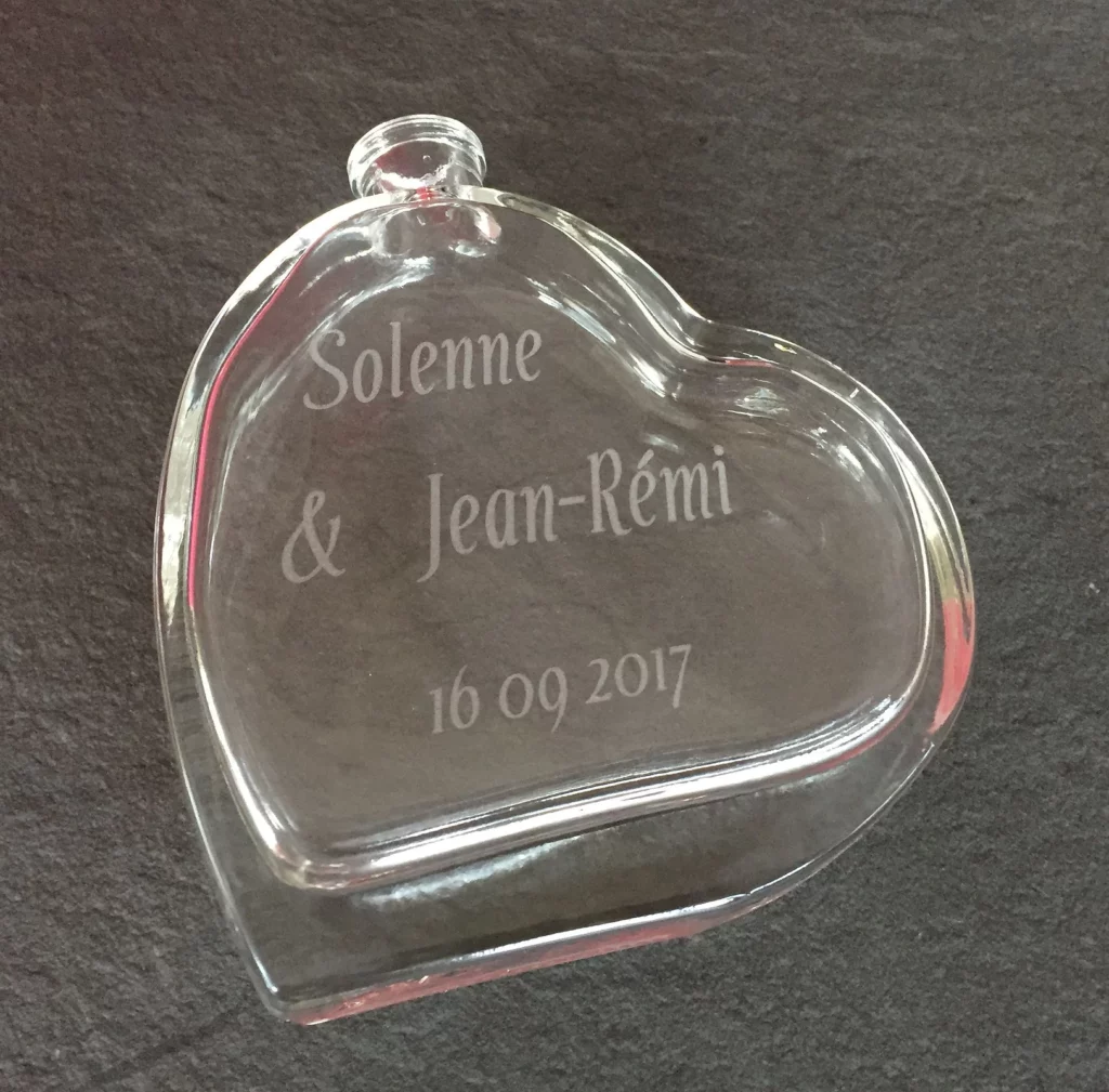 Gravure sur fiole ou flasque en verre