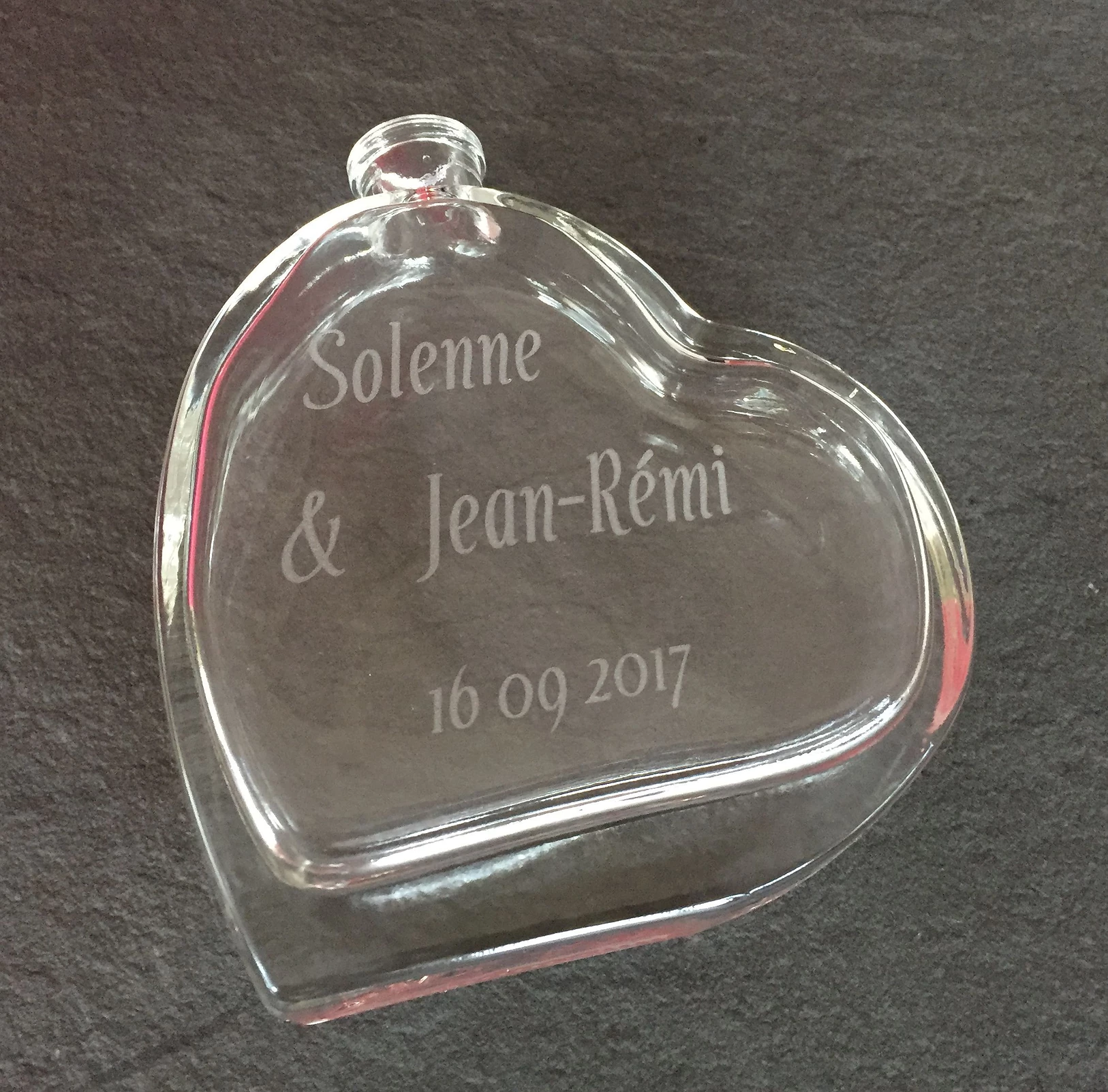 Gravure sur fiole ou flasque en verre