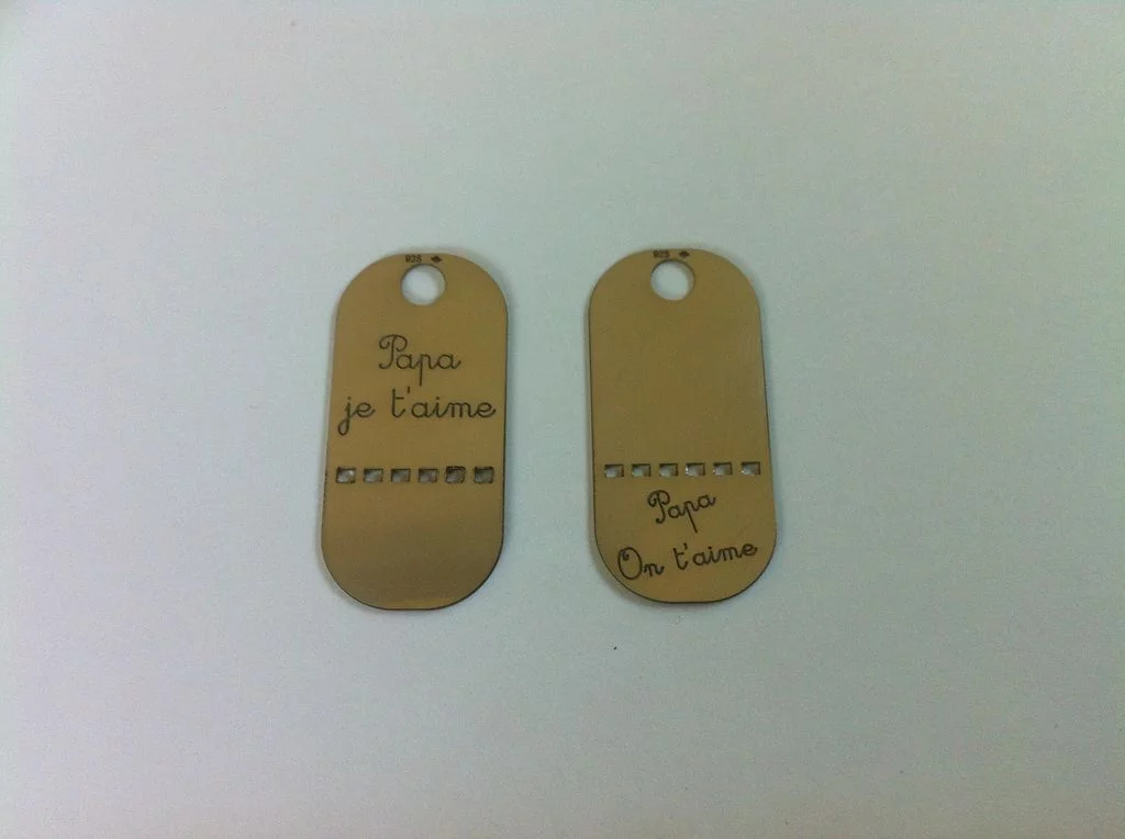 Gravure sur médaille ou pendentif
