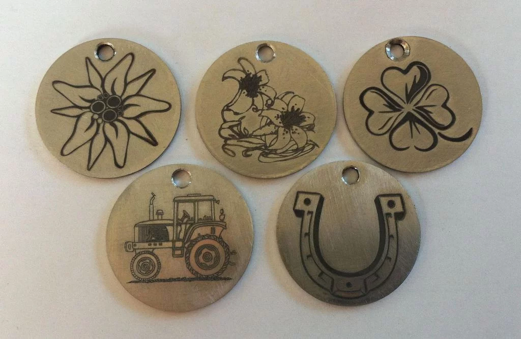 Gravure sur médaille ou pendentif