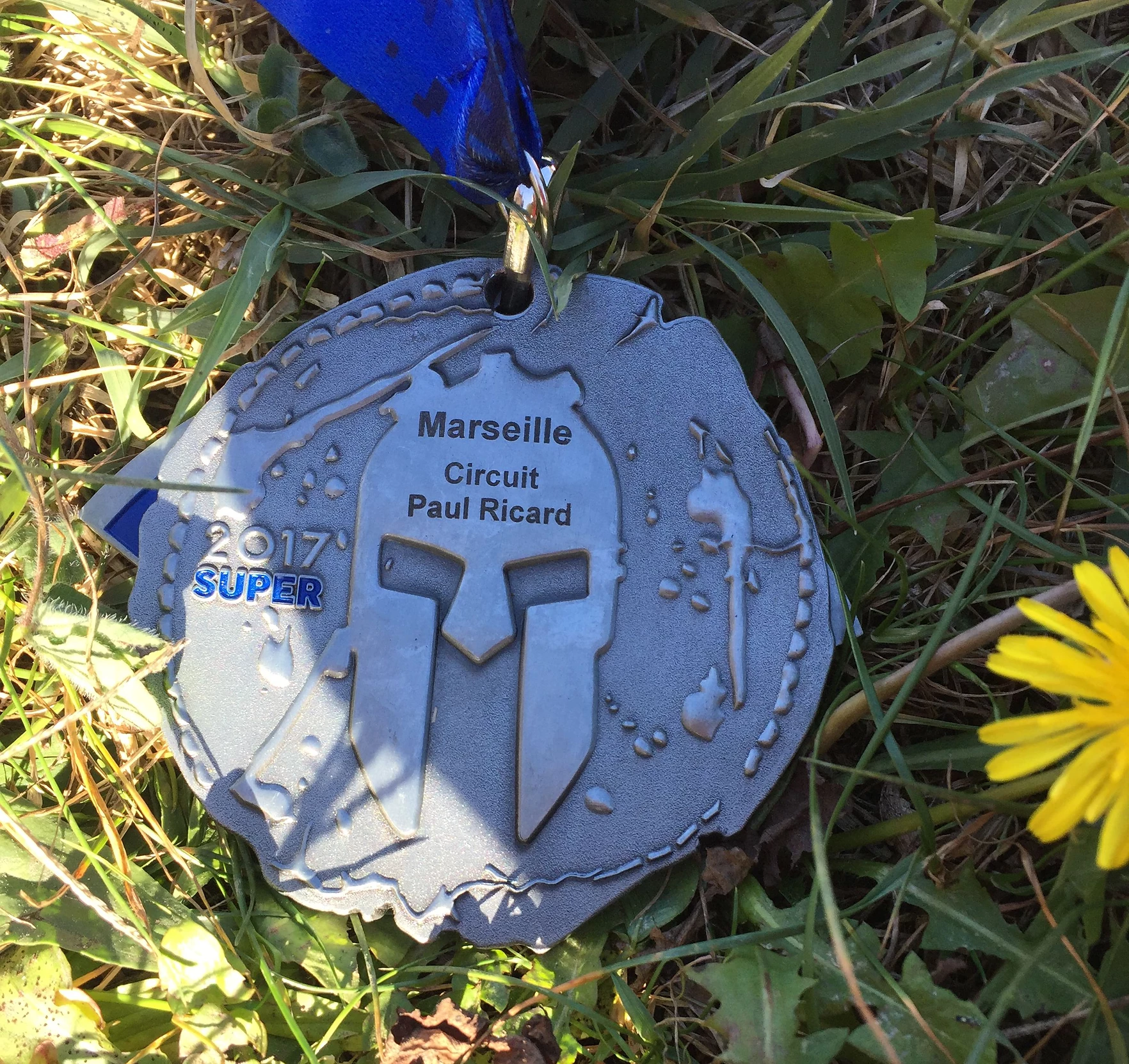 Gravure sur médaille de sport en métal
