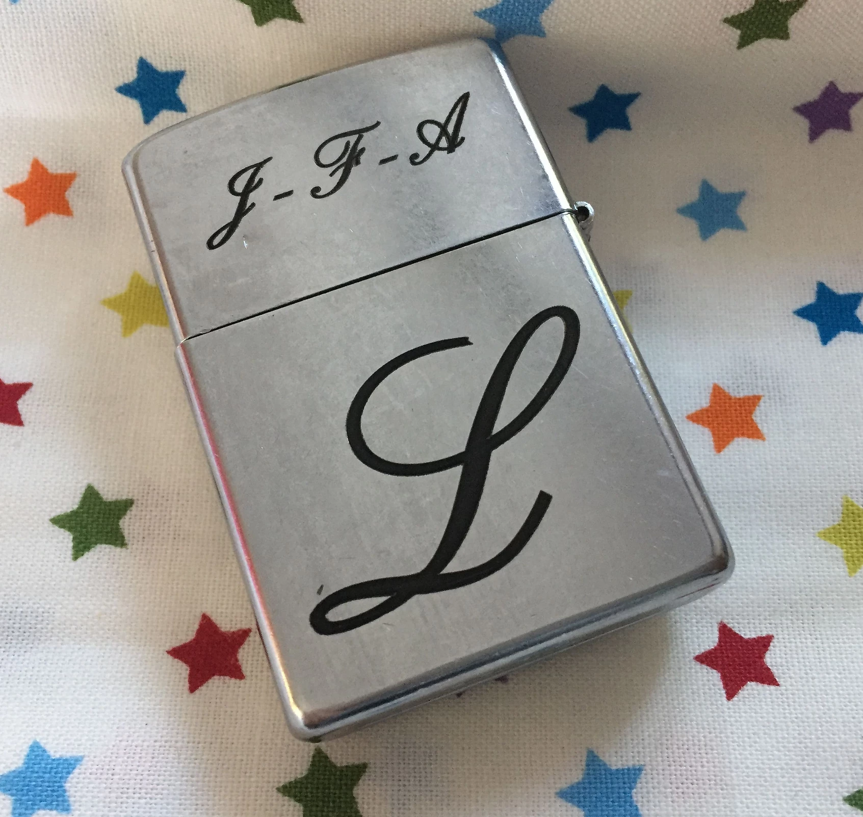Gravure sur zippo métal