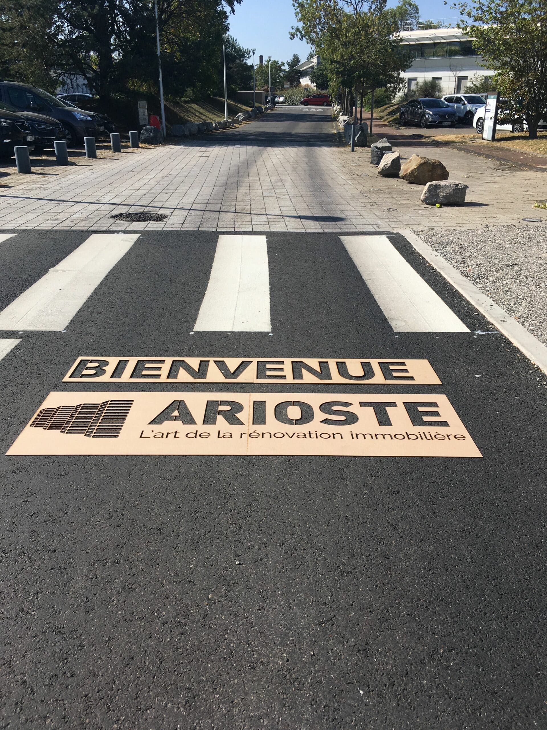 Découpe de pochoir en bois