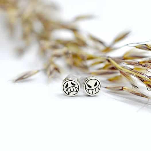 Gravure sur boucle d'oreille