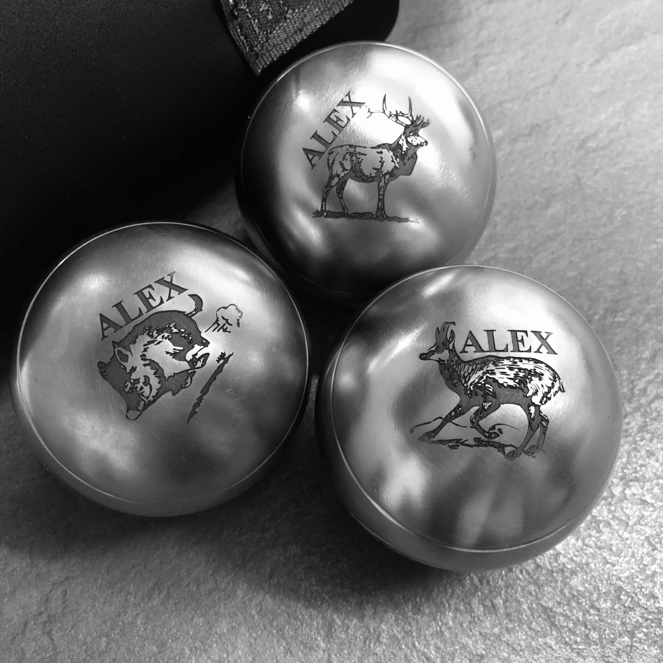 Gravure sur boule de Gravure sur boule de pétanque métal