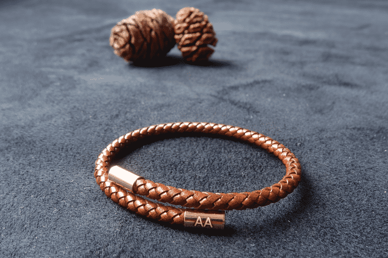 Gravure sur bracelet en métal