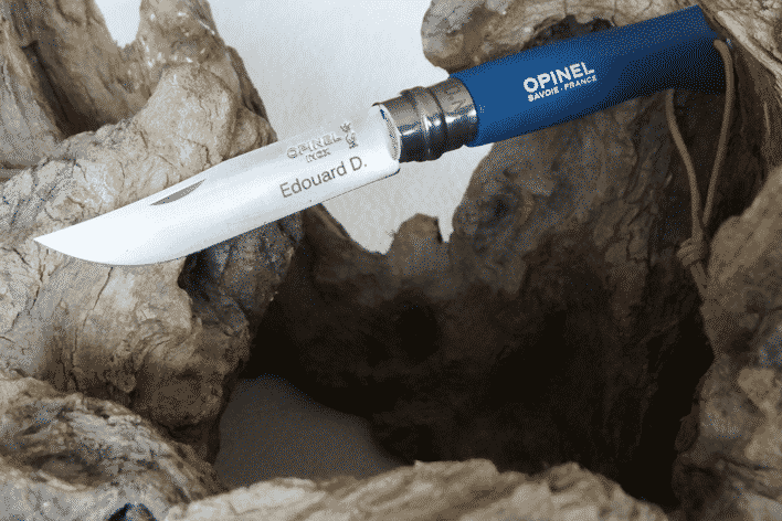 Gravure sur lame de couteau en métal