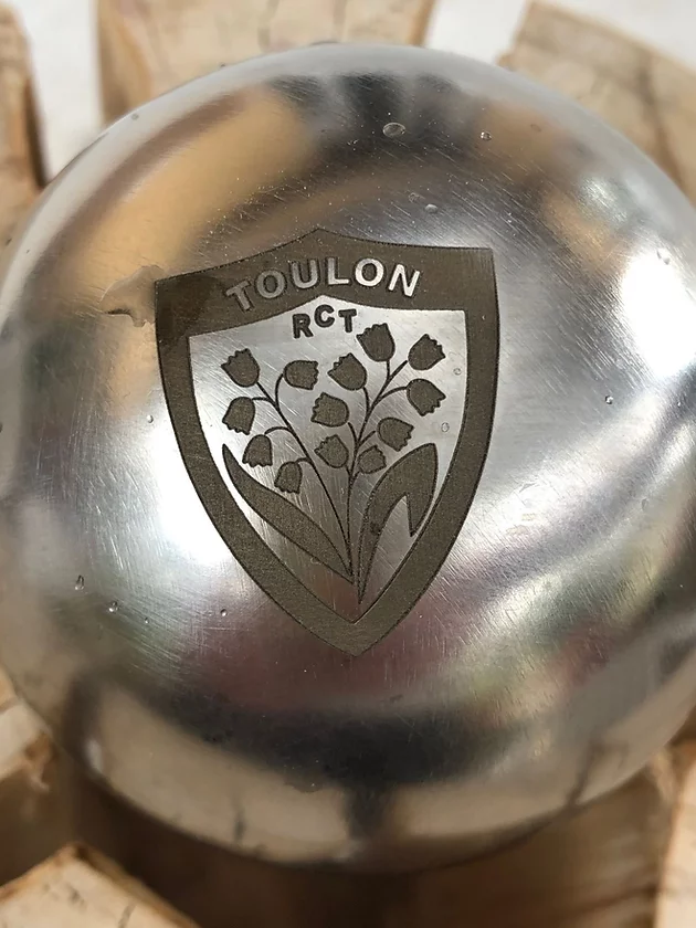 Gravure sur boule de pétanque métal