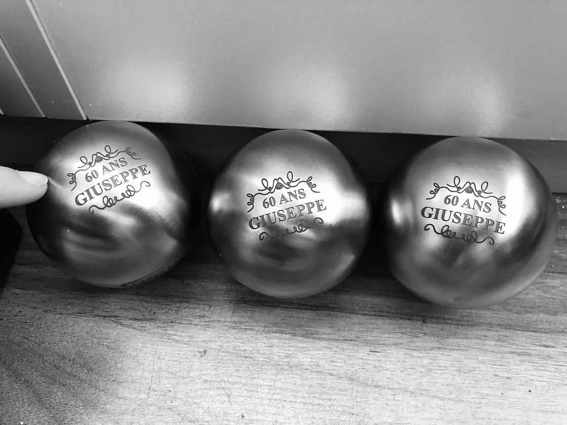 Gravure sur boule de pétanque métal