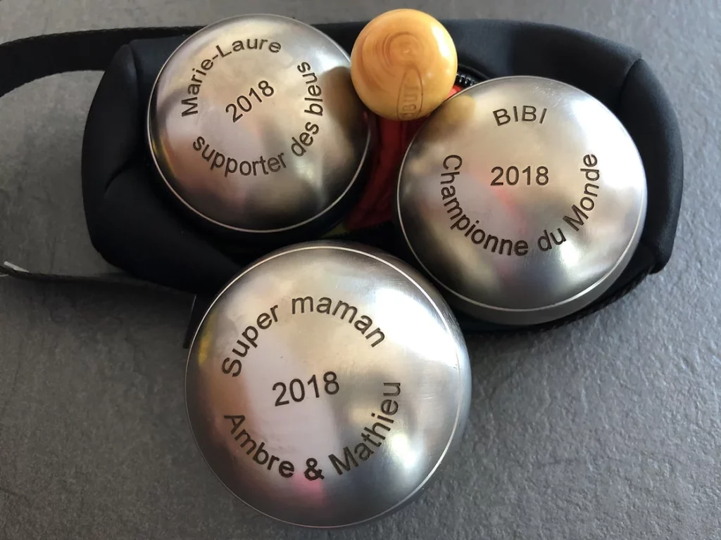 Gravure sur boule de pétanque métal