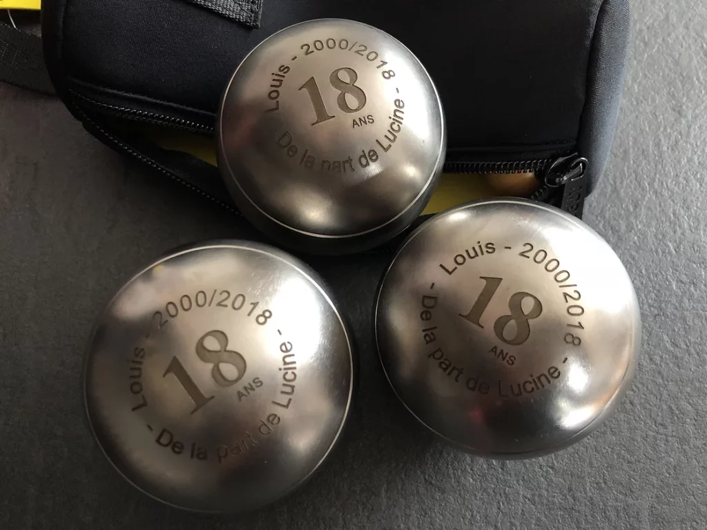 Gravure sur boule de pétanque métal