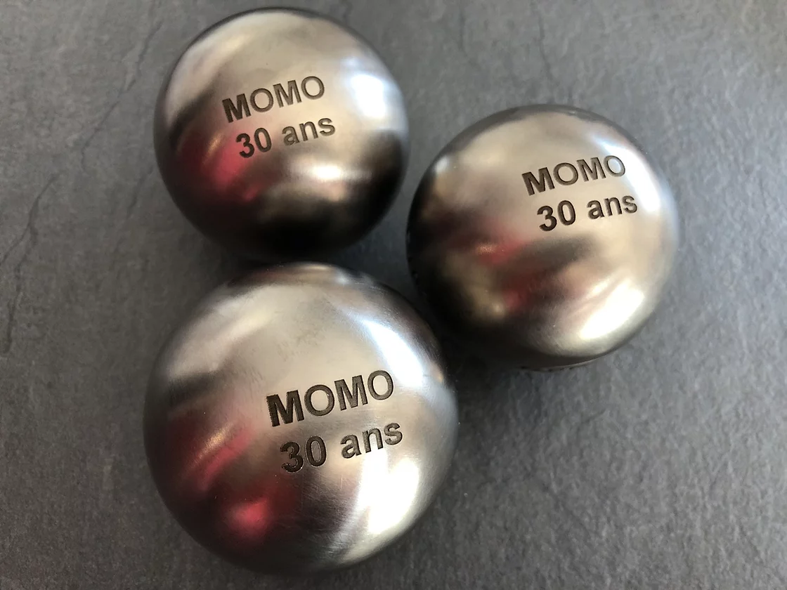 Gravure sur boule de pétanque métal