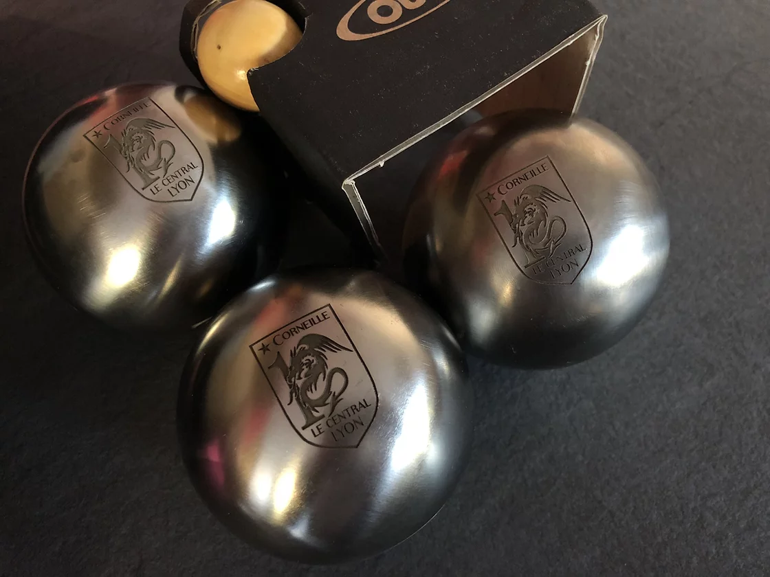 Gravure sur boule de pétanque métal