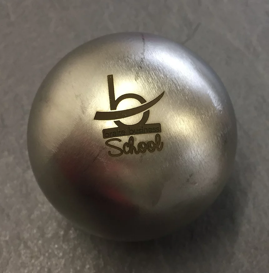 Gravure sur boule de pétanque métal