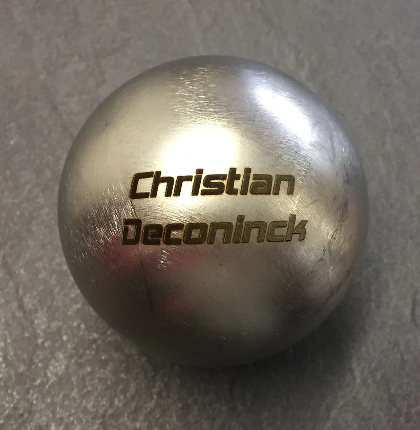 Gravure sur boule de pétanque métal
