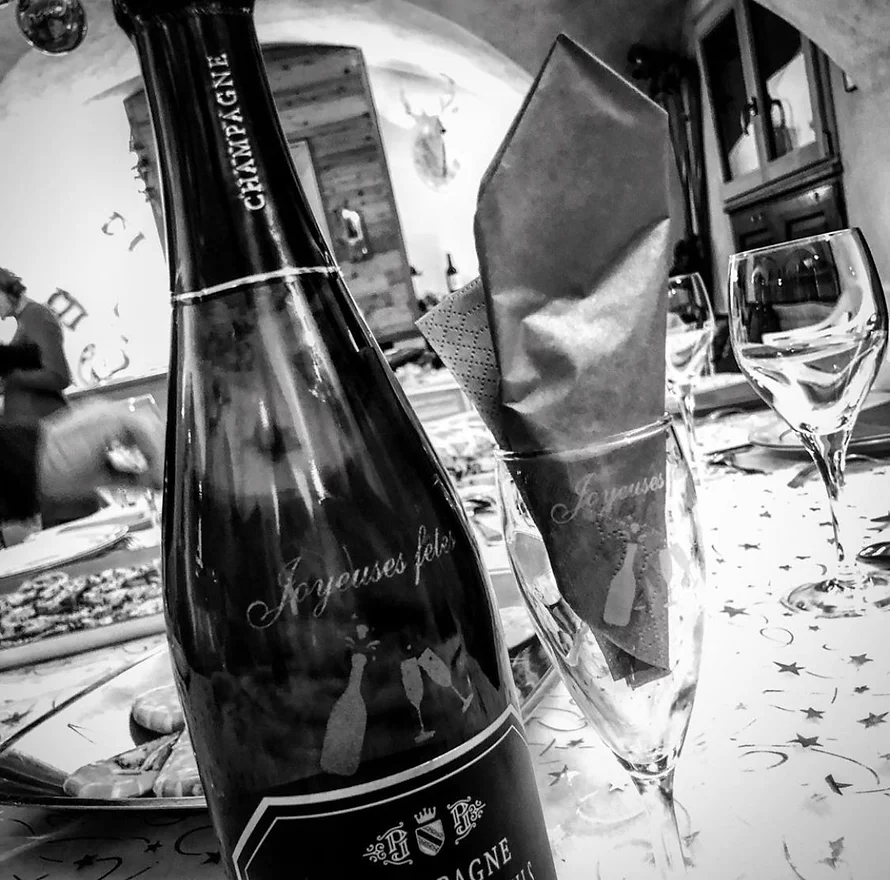 Gravure sur bouteille de champagne en verre