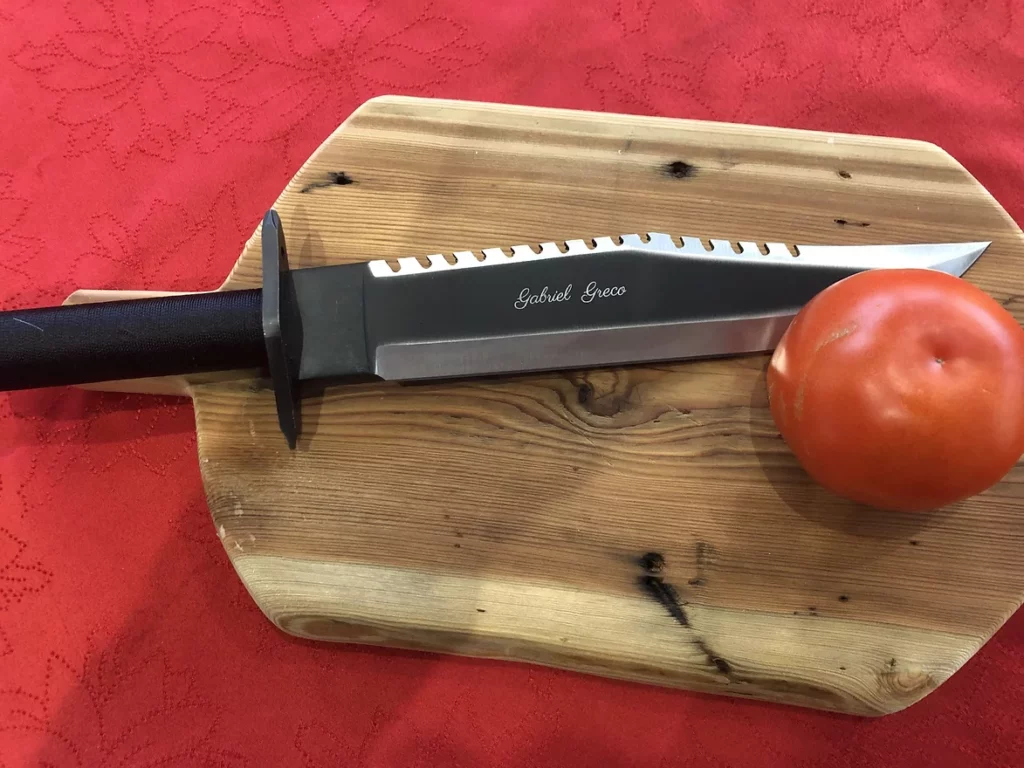 Gravure sur lame de couteau en métal