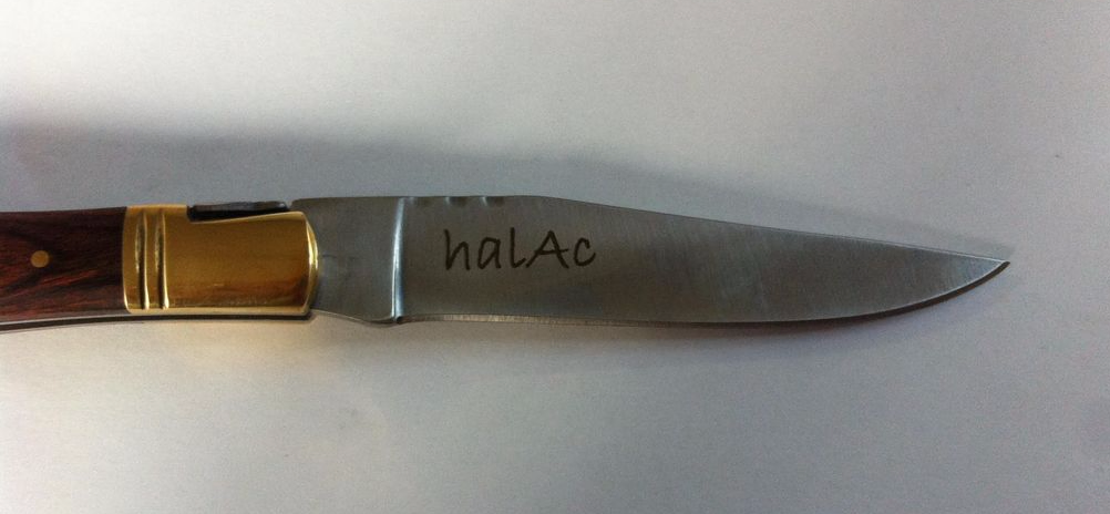 Gravure sur lame de couteau en métal