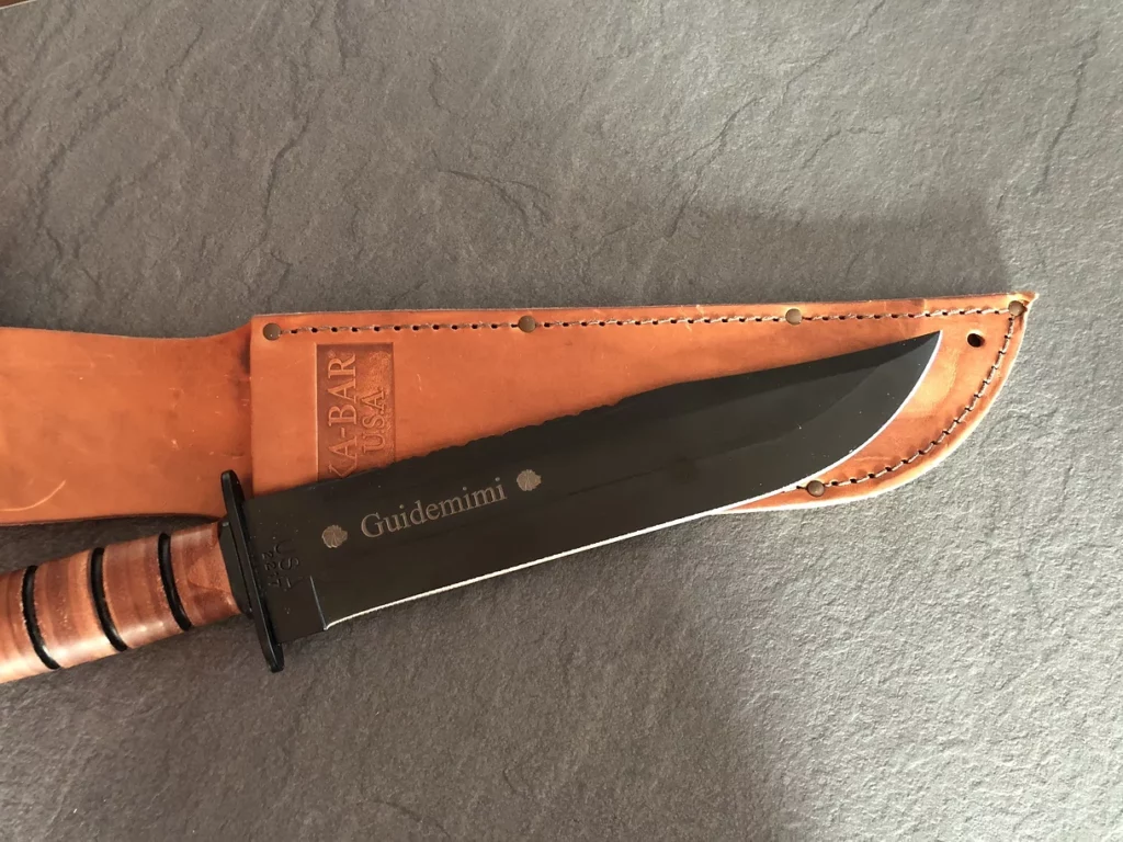 Gravure sur lame de couteau en métal