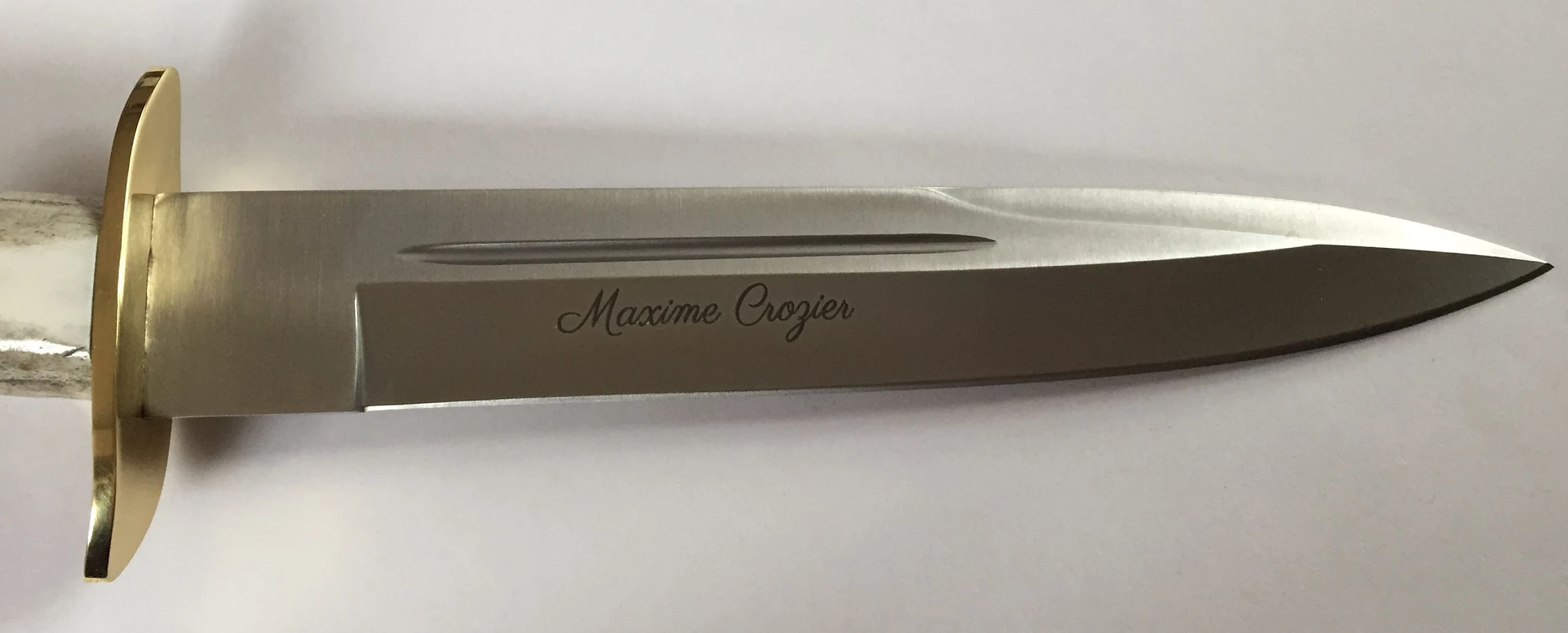 Gravure sur lame de couteau en métal