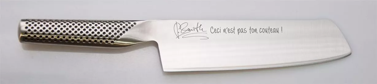 Gravure sur lame de couteau en métal