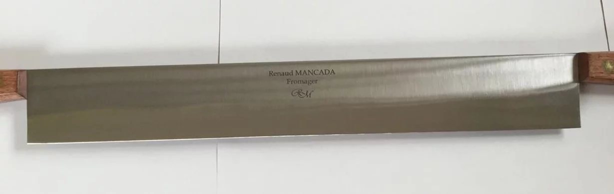 Gravure sur lame de couteau en métal