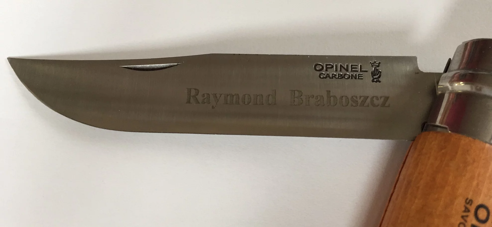 Gravure sur lame de couteau en métal