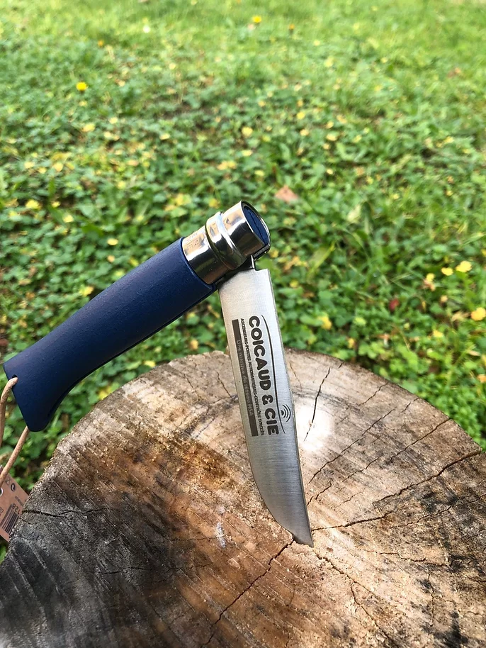 Gravure sur lame de couteau en métal
