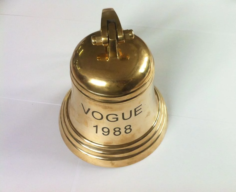 Gravure sur instrument de musique (cloche)